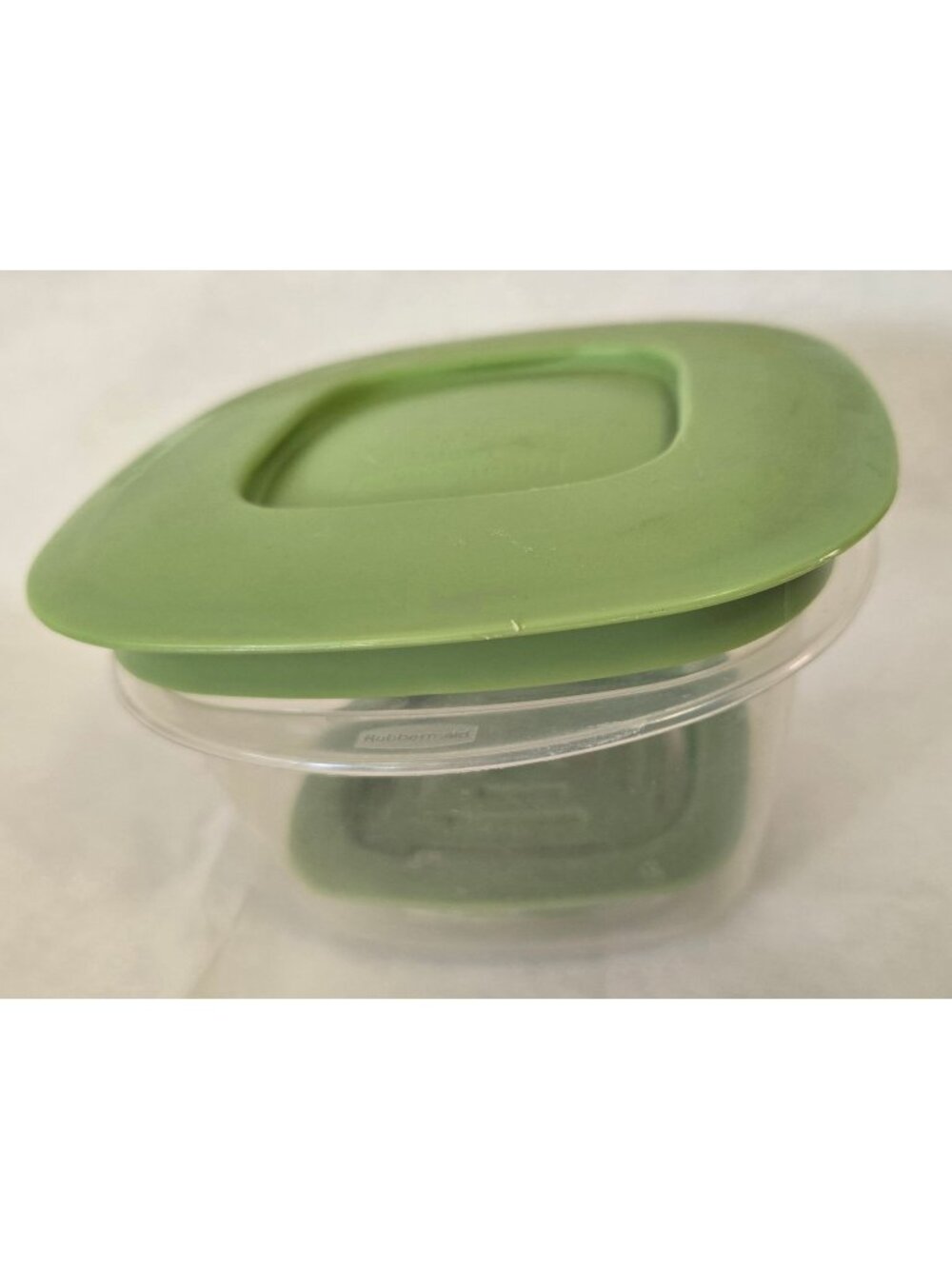 Medium Sized Square 2 Cup Rubbermaid Storage Container Fresh Vent